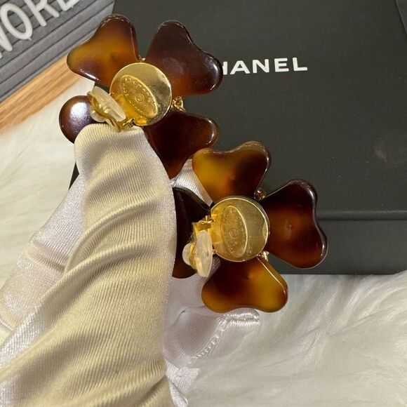 CHANEL Tortoiseshell Clover Gold Vintage Coco Clip on CC Earrings Rare - Picture 5 of 7